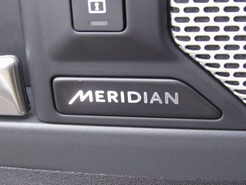 Used 2024 Land Rover Defender 130 X-Dynamic SE AWD/4WD image 36