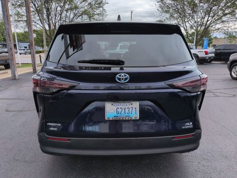 Certified 2023 Toyota Sienna XLE AWD/4WD image 4