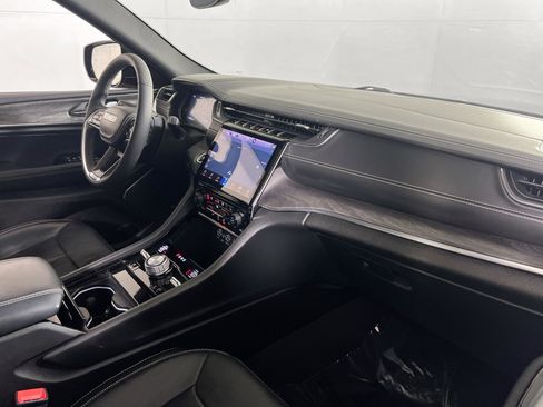 Used 2023 Jeep Grand Cherokee Overland image 29