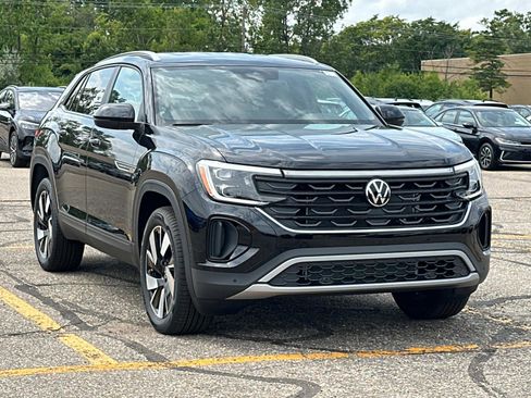 New 2025 Volkswagen Atlas Cross Sport SE image 7