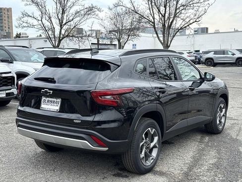 New 2026 Chevrolet Trax LT w/ Driver Confidence Package FWD image 2