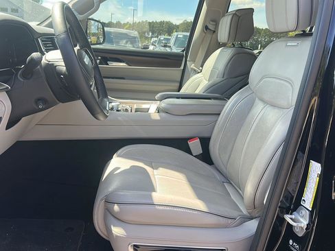 Used 2022 Jeep Grand Wagoneer Series II w/ Convenience Group III AWD/4WD image 9