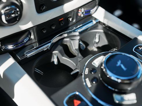 Used 2020 Rolls-Royce Wraith image 65