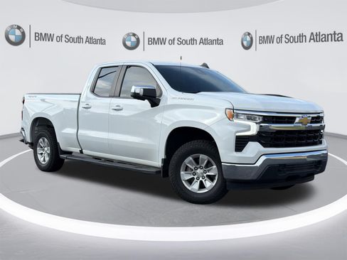 Used 2022 Chevrolet Silverado 1500 LT w/ Safety Package AWD/4WD image 2
