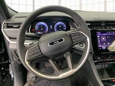 New 2025 Jeep Grand Cherokee L Altitude image 17