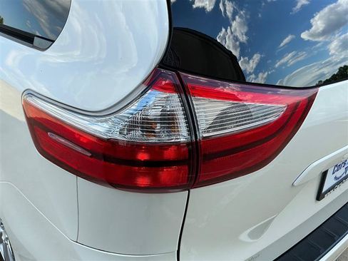 Used 2017 Toyota Sienna XLE Premium AWD/4WD image 21