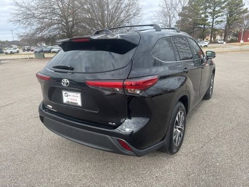 Used 2023 Toyota Highlander XLE image 5