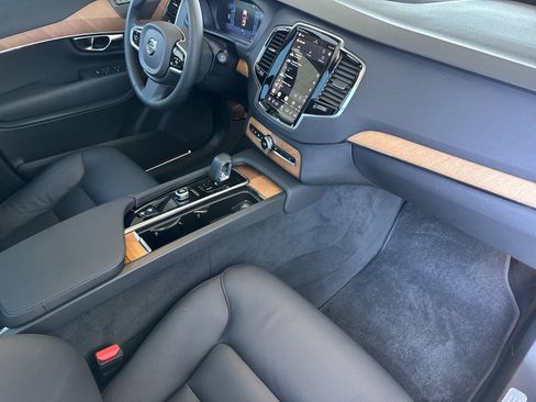 Used 2025 Volvo XC90 T8 Plus w/ Protection Package Premier AWD/4WD image 21