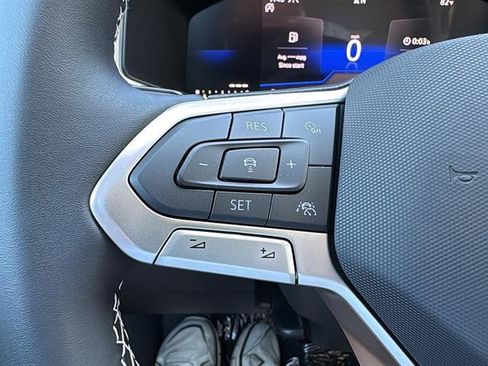 New 2025 Volkswagen Taos SE image 17