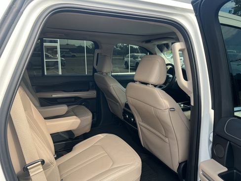Used 2024 Ford Expedition Limited RWD image 14