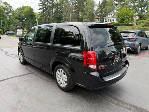 Used 2019 Dodge Grand Caravan SE FWD image 15