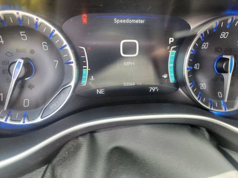 Used 2020 Chrysler Pacifica Limited FWD image 19