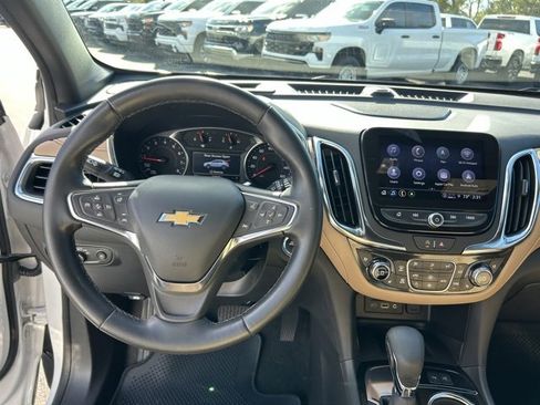 Used 2024 Chevrolet Equinox Premier image 17