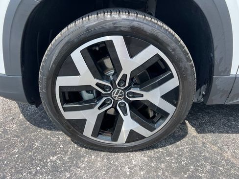 Certified 2023 Volkswagen Taos SEL AWD/4WD image 8