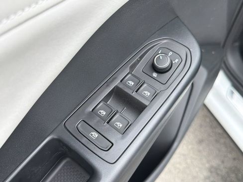 New 2026 Volkswagen Taos SE FWD image 22