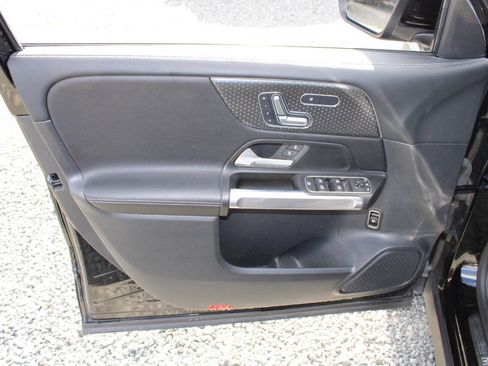 Used 2024 Mercedes-Benz GLB 250 image 19