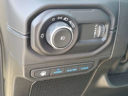 Used 2024 Jeep Wrangler Unlimited Sahara AWD/4WD image 7