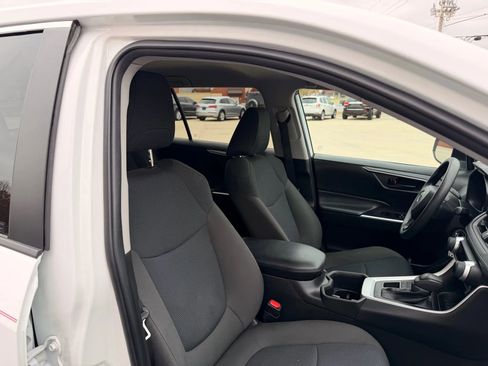 Used 2022 Toyota RAV4 LE w/ Carpet Mat Package (TMS) image 28