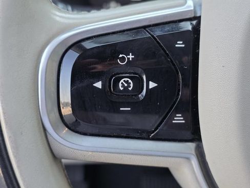 Used 2017 Volvo XC90 T6 Momentum w/ Vision Package AWD/4WD image 32