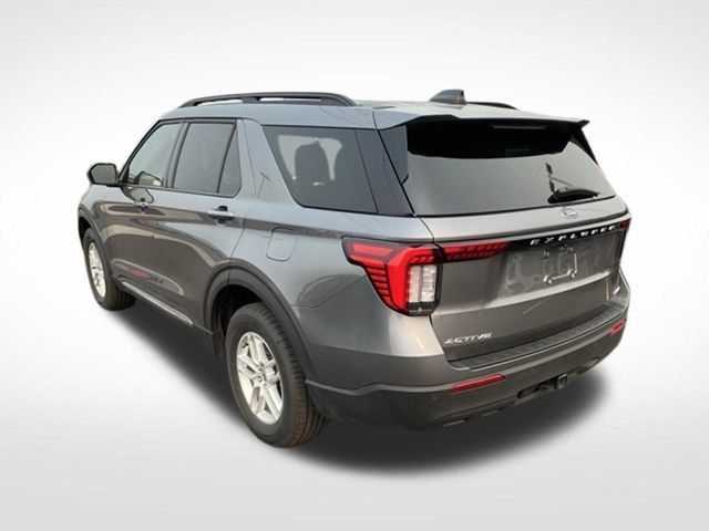Used 2025 Ford Explorer Active AWD/4WD image 3