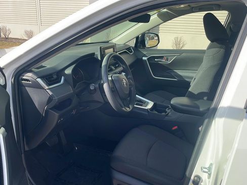 Used 2020 Toyota RAV4 XLE w/ Convenience Package image 3