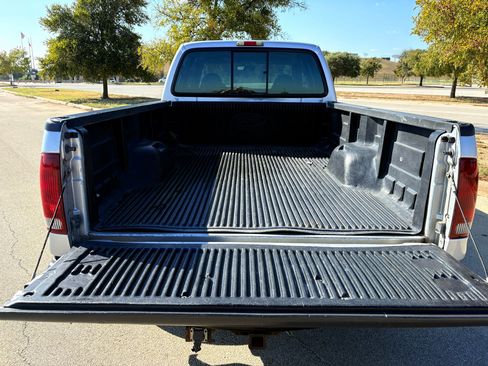 Used 2001 Ford F350 XLT image 3