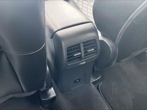 Used 2024 Ford Escape Platinum w/ Premium Technology Package AWD/4WD image 23