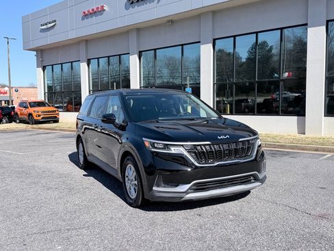 Used 2024 Kia Carnival LX image 2