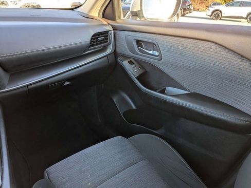 Certified 2023 Nissan Rogue SV image 18