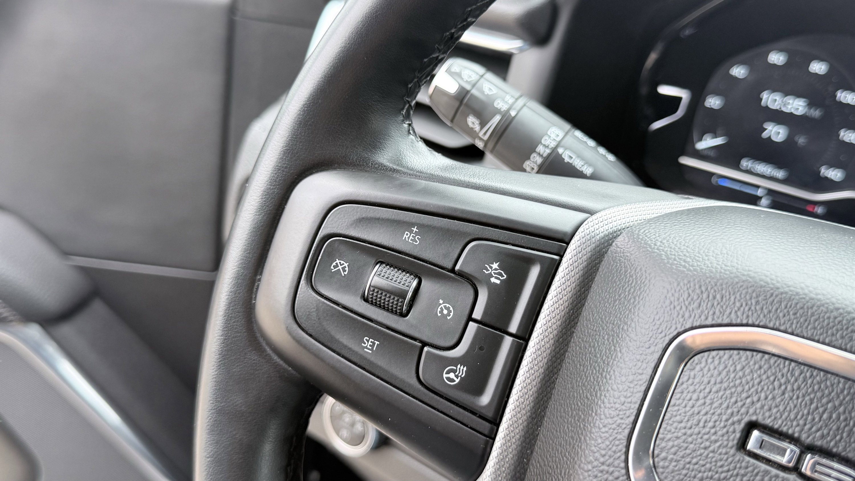 Used 2023 GMC Yukon Denali RWD image 59