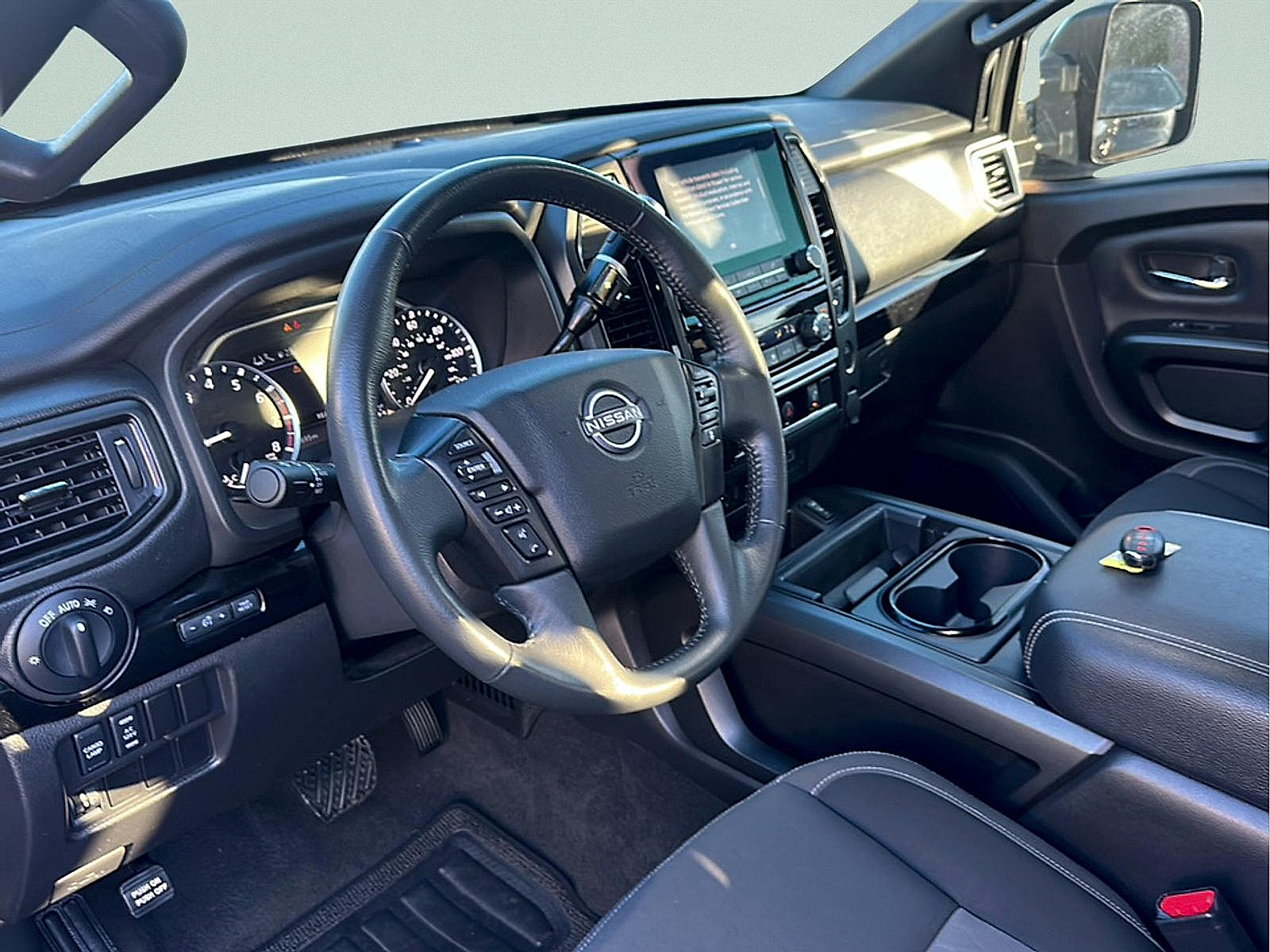Used 2023 Nissan Titan SV w/ SV Convenience Package AWD/4WD image 13