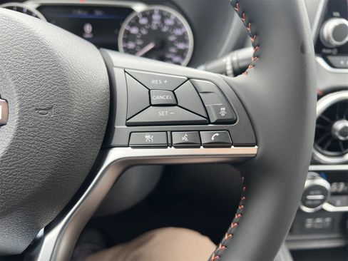 New 2025 Nissan Sentra SR w/ Midnight Edition image 9