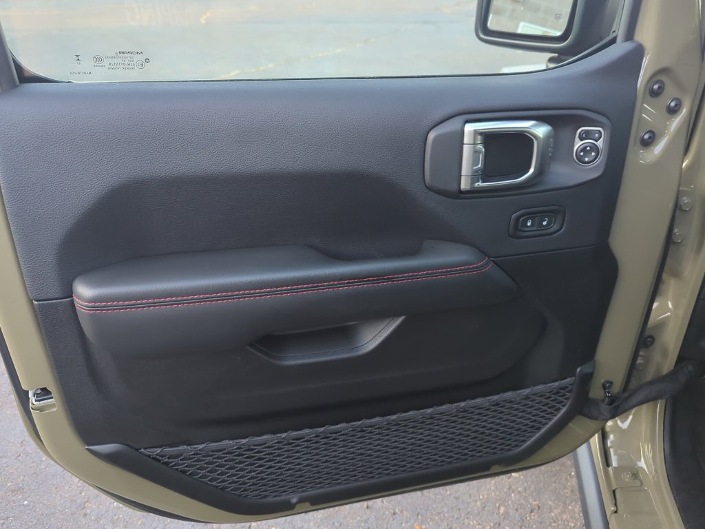 Used 2025 Jeep Gladiator Rubicon w/ Convenience Group AWD/4WD image 40