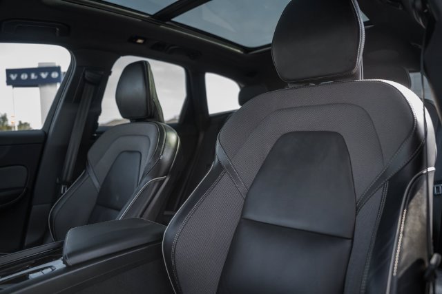 Certified 2024 Volvo XC60 B5 Ultimate w/ Protection Package Premier AWD/4WD image 34