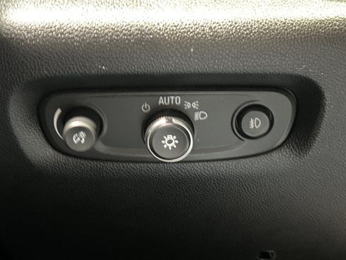 Used 2020 Chevrolet Traverse LT image 35