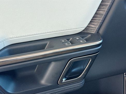 Used 2023 Rivian R1S Adventure image 17