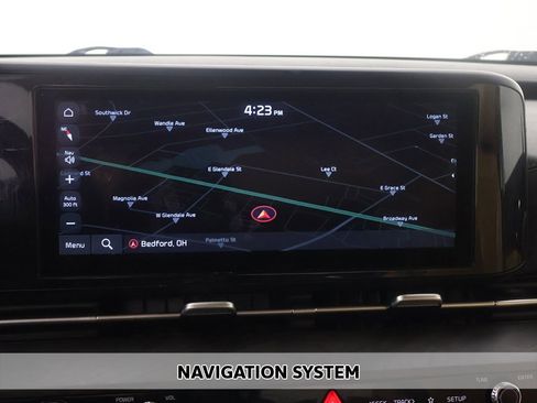 Used 2023 Kia Carnival EX image 3