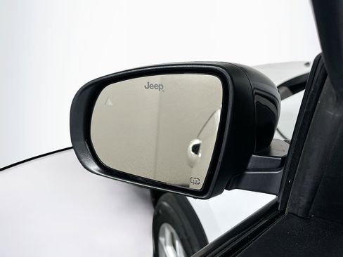 Used 2024 Jeep Compass Latitude image 16