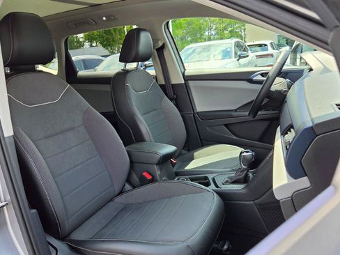 Certified 2023 Volkswagen Taos SE w/ Panoramic Sunroof Package FWD image 52