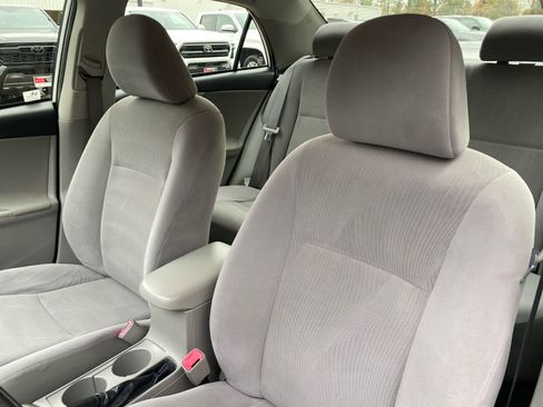 Used 2013 Toyota Corolla LE image 25