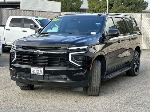 Used 2025 Chevrolet Suburban RST image 8