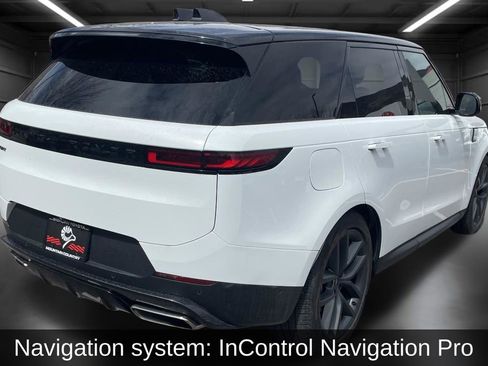 Used 2024 Land Rover Range Rover Sport SE image 3