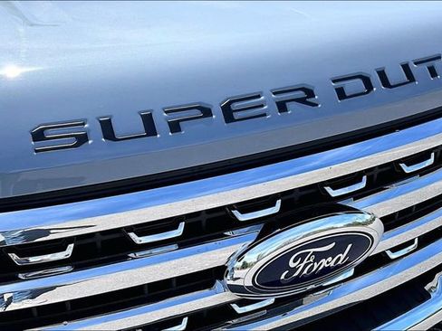 Used 2024 Ford F250 Lariat w/ Chrome Package image 30