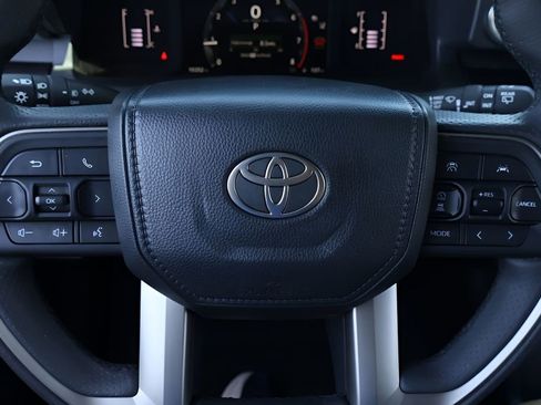 Certified 2025 Toyota 4Runner SR5 image 18