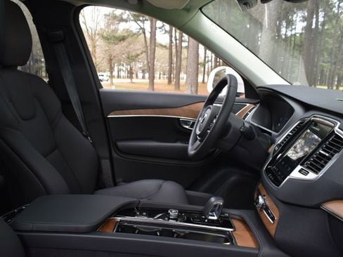 New 2024 Volvo XC90 T8 Plus w/ Protection Package Premier image 23