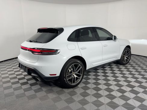 Certified 2022 Porsche Macan image 9
