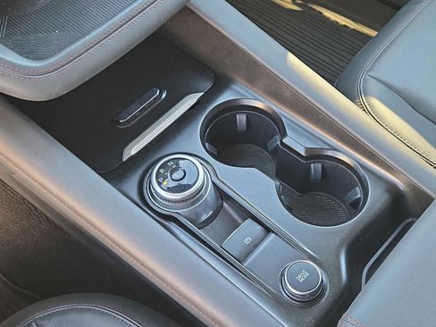 Used 2025 Ford Explorer Active w/ Active Comfort Package image 30