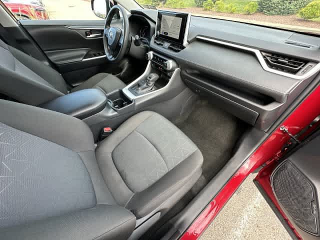 Used 2025 Toyota RAV4 XLE FWD image 18