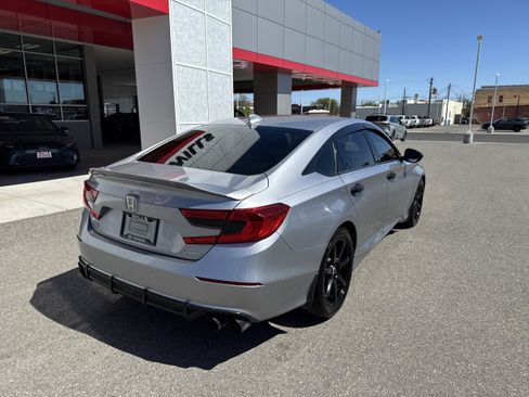 Used 2018 Honda Accord Sport image 4