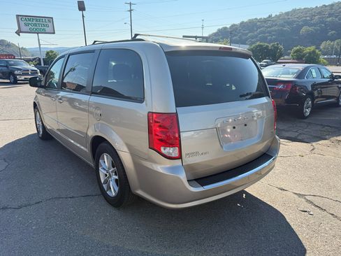 Used 2016 Dodge Grand Caravan SXT image 7